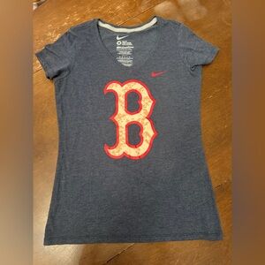 Women’s Nike Boston Red Sox Dri Fit Tshirt Size M
